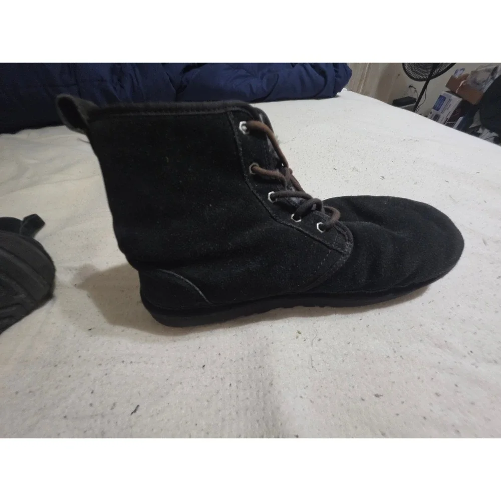 UGG Neumel Black Suede Lace Up Chukka Boots Mens 13 Sheepskin Lined 1016472